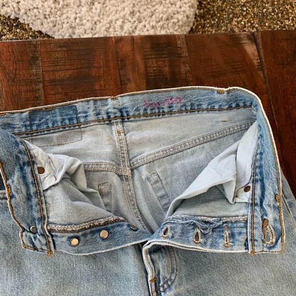 Vintage Levi’s 501’s - Picture 4 of 11